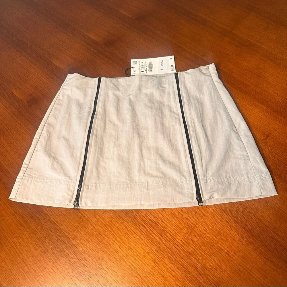 Zara Gray and Black Nylon Mini Skirt Zippers Size Small NWT